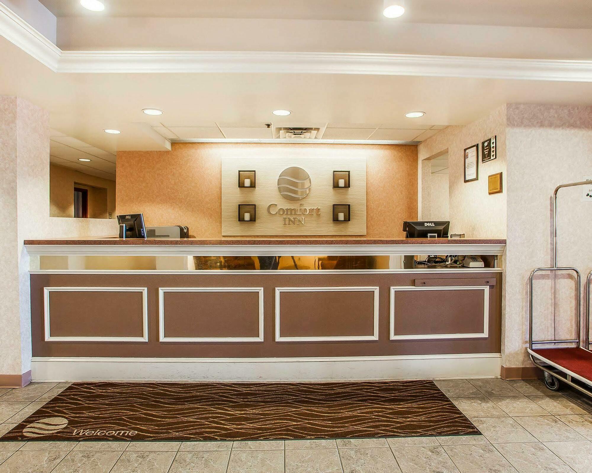 Quality Midway Inn Bethel